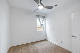 1067 Sea Glass Wy in San Diego, CA - Building Photo - Building Photo