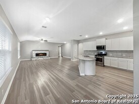 843 Brown Thrasher in San Antonio, TX - Building Photo