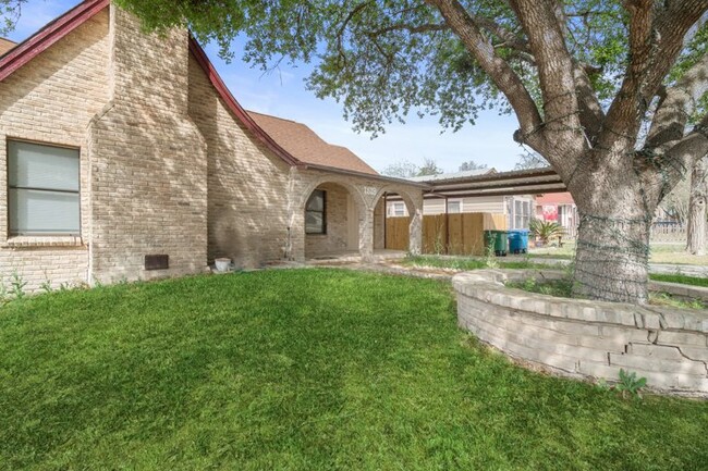 1519 Schley Ave in San Antonio, TX - Foto de edificio - Building Photo
