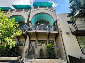 206 E Live Oak St in Austin, TX - Building Photo