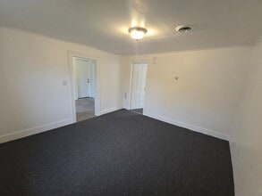22 Clinton St, Unit 4 in Norwich, NY - Building Photo - Building Photo