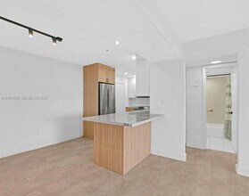 8315 SW 72nd Ave in Miami, FL - Foto de edificio - Building Photo