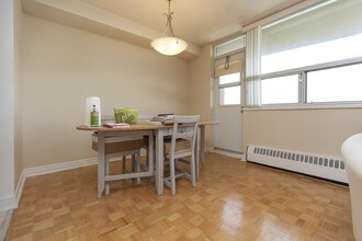 Royale Towers in Toronto, ON - Building Photo - Interior Photo