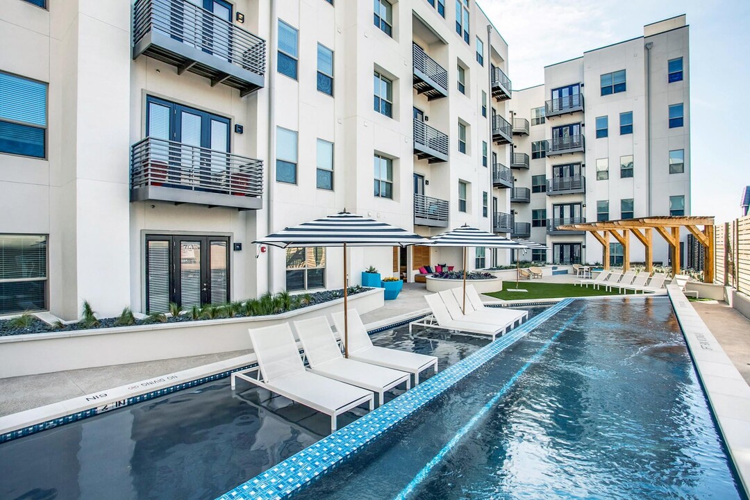 Bandera at Preston Hollow in Dallas, TX - Foto de edificio