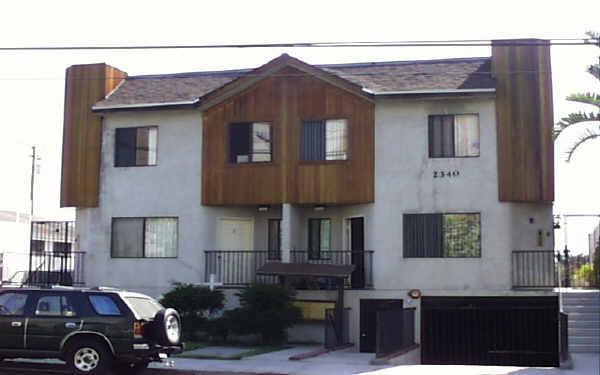 2340 N Ontario St in Burbank, CA - Building Photo