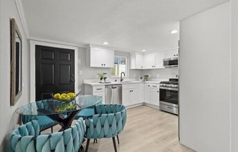 3236 Helen St in Oakland, CA - Foto de edificio - Building Photo