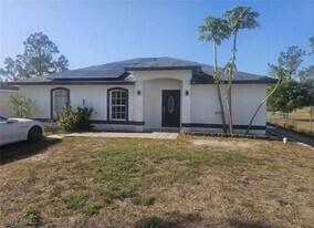 3330-3333 33rd Ave NE in Naples, FL - Building Photo