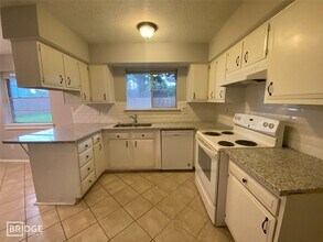 4414 Burkegate Dr, Unit 102 in Spring, TX - Building Photo - Building Photo