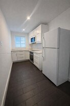 7921 West Dr in North Bay Village, FL - Building Photo