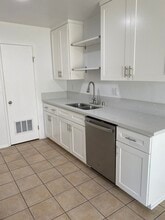 3232 Caminito Quixote in San Diego, CA - Building Photo - Building Photo