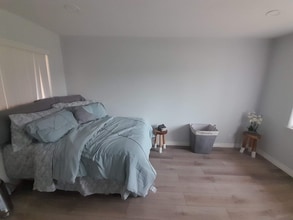 2304 E Virginia Ave in Anaheim, CA - Foto de edificio - Building Photo