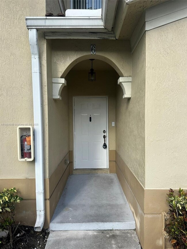 8244 NW 107th Path in Doral, FL - Building Photo - Building Photo