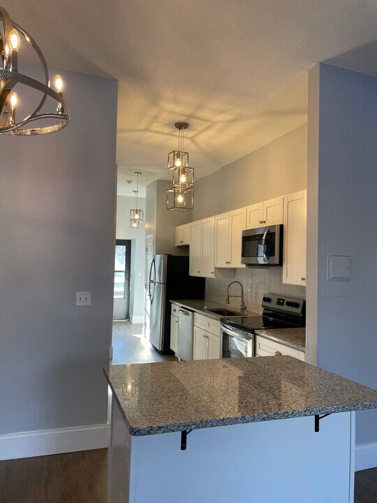18 Spring St in Taunton, MA - Building Photo
