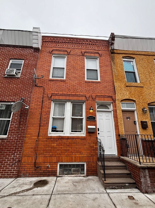 property at 2425 S Darien St