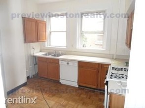 387 Harvard St-Unit -APT# 2-R in Brookline, MA - Building Photo - Building Photo