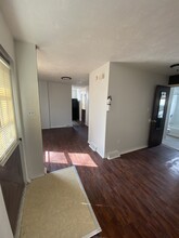 516 Center Ave, Unit 1 in Pitcairn, PA - Building Photo - Building Photo