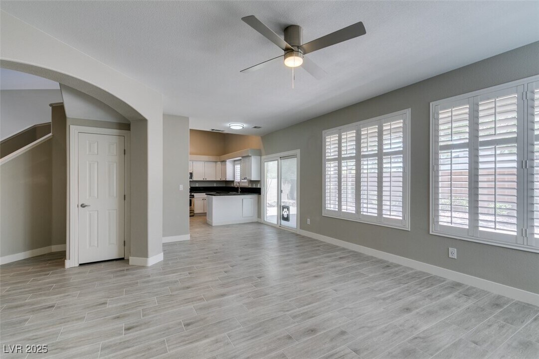 2452 Silver Blossom Ln in Henderson, NV - Building Photo