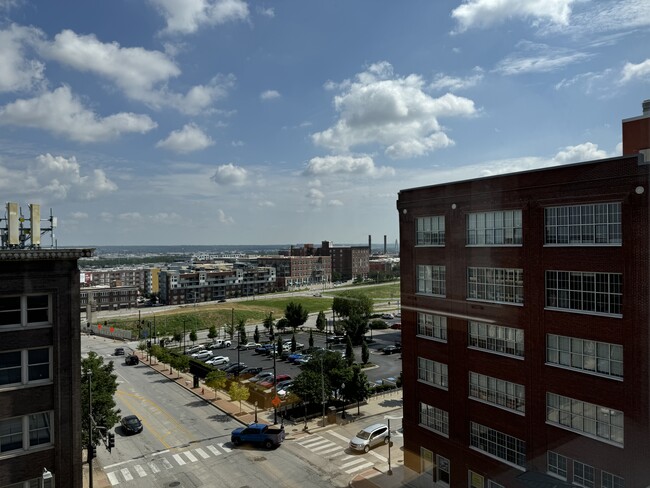 706 Broadway Blvd, Unit 404 in Kansas City, MO - Building Photo - Building Photo