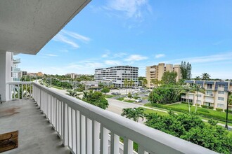 3570 S Ocean Blvd, Unit 511 in South Palm Beach, FL - Building Photo - Building Photo