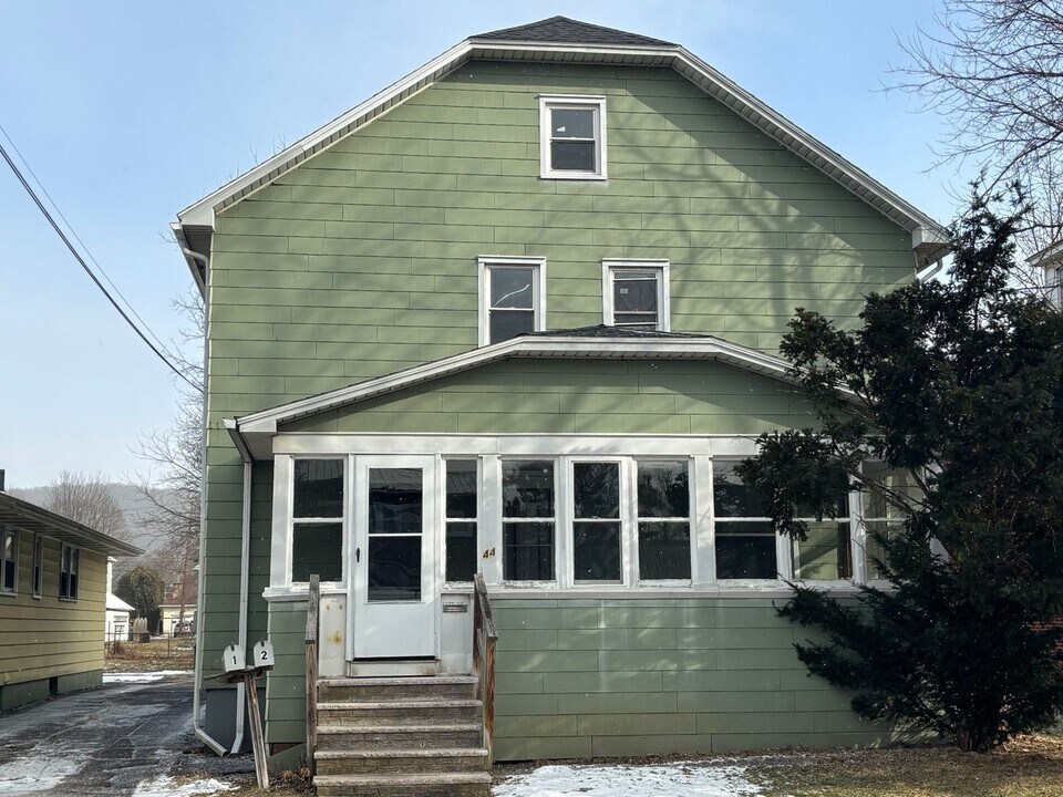 44 N Baldwin St in Johnson City, NY - Building Photo