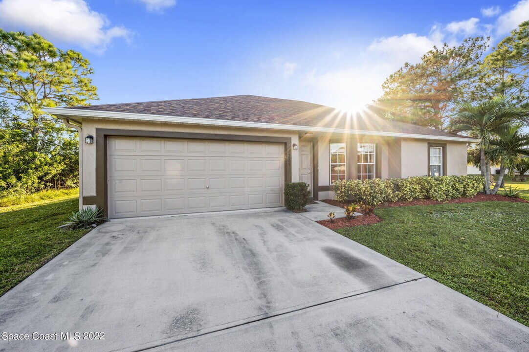 1286 Sandusky St SE in Palm Bay, FL - Building Photo