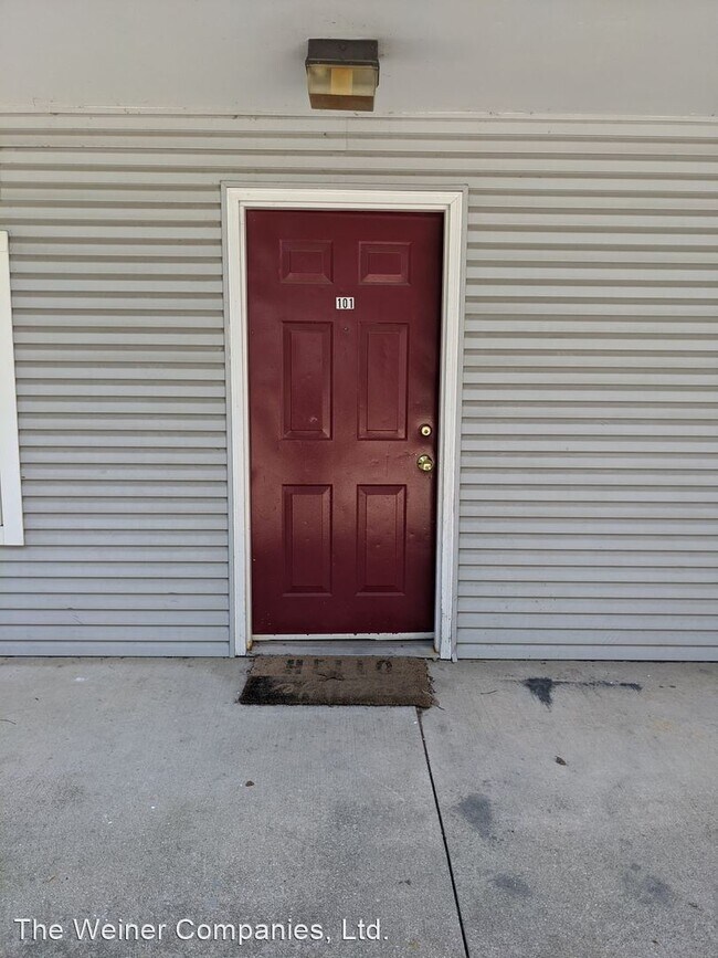 502 W Green St-Unit -Unit 101 in Urbana, IL - Foto de edificio - Building Photo