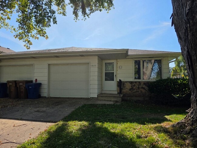 1527-1529 Greendale St in Menasha, WI - Building Photo - Building Photo