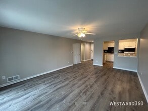 5501 Carriage Way Dr in Rolling Meadows, IL - Building Photo - Building Photo