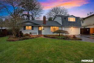 375 SW Devon Ln in Beaverton, OR - Building Photo