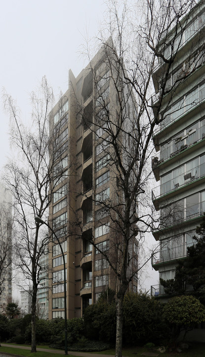 Alexander Park in Vancouver, BC - Building Photo