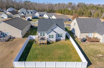 3913 Lighthouse Ln in Hopewell, VA - Foto de edificio - Building Photo