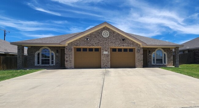 5802 Aquarius Dr