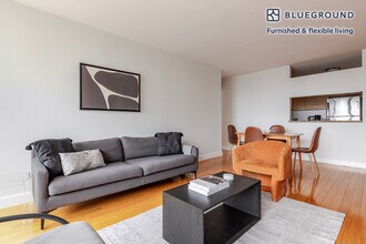235 W 48th St in New York, NY - Building Photo - Building Photo