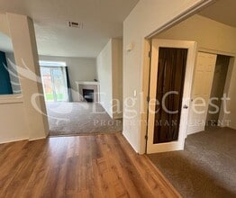 257 NW Laurella Ln in College Place, WA - Building Photo - Building Photo