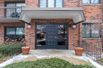 Drake Manor Of Skokie Condo in Evanston, IL - Foto de edificio - Building Photo