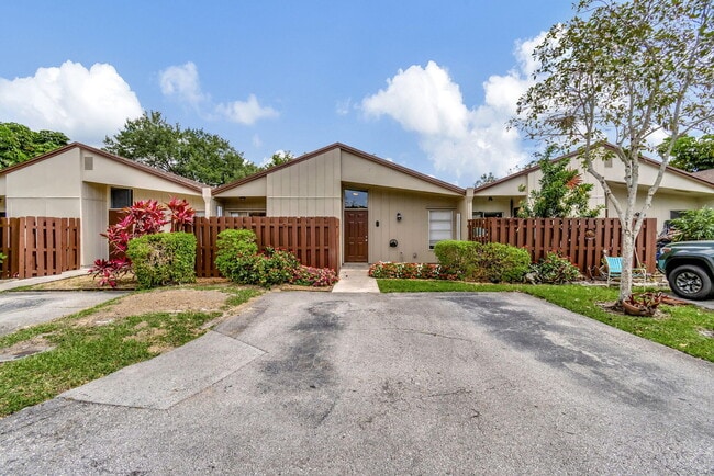 11555 Orange Blossom Ln in Boca Raton, FL - Building Photo - Building Photo