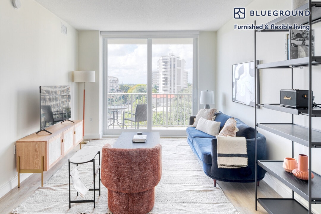 987 SW 37th Ave-Unit -FL6-ID45 in Miami, FL - Building Photo