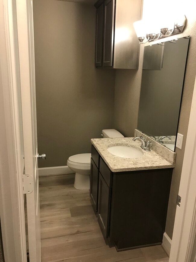 1304 Damon St, Unit 6B in Rosenberg, TX - Building Photo - Building Photo