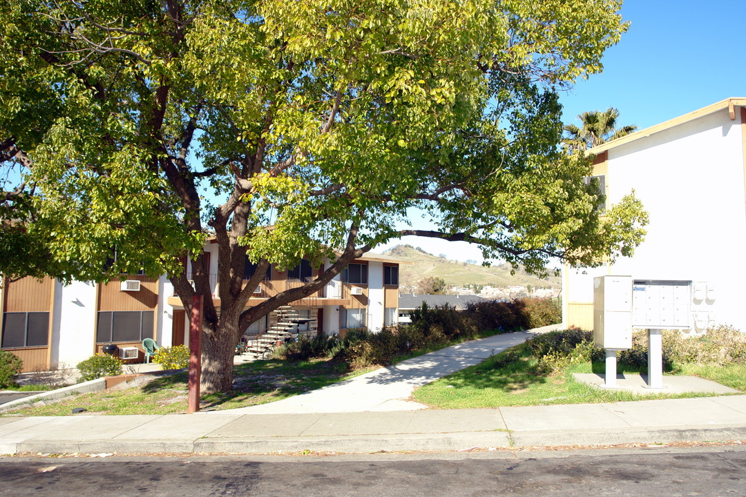 225-231 Bennett Hill Dr in Vacaville, CA - Building Photo