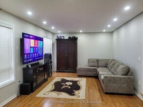 20 Bowsfield Dr in Brampton, ON - Building Photo - Building Photo