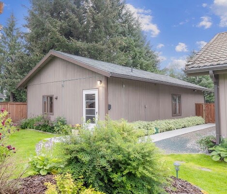 3473 Richards Dr in Juneau, AK - Building Photo