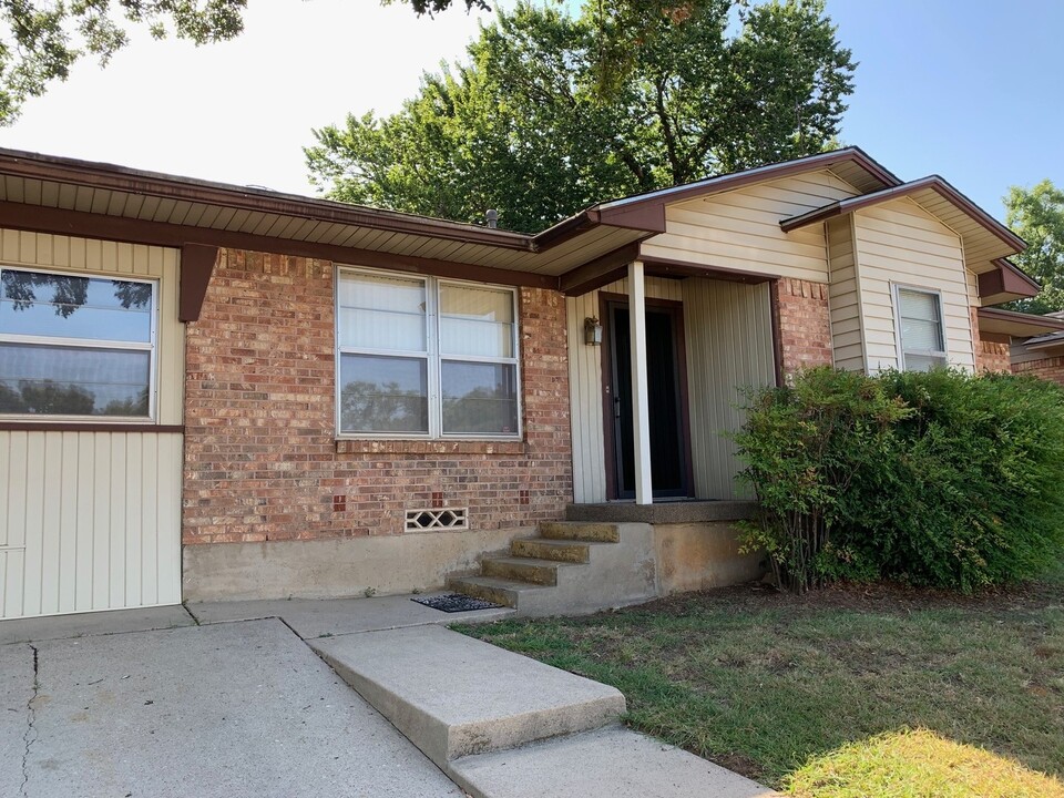 1903 Mercedes Rd in Denton, TX - Building Photo