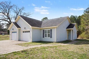 1471 Thanksgiving Fire Rd in Selma, NC - Building Photo