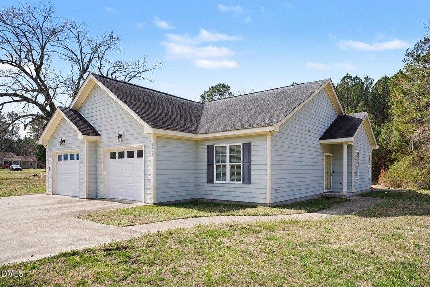 1471 Thanksgiving Fire Rd in Selma, NC - Foto de edificio