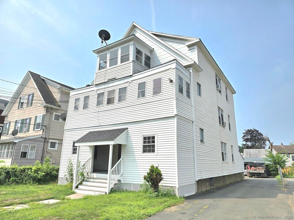 27 Bidwell Ave in East Hartford, CT - Building Photo
