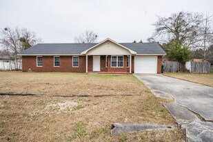 121 Kyle Ln in Hinesville, GA - Building Photo