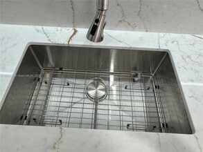 18031 Biscayne Blvd in Aventura, FL - Building Photo - Building Photo