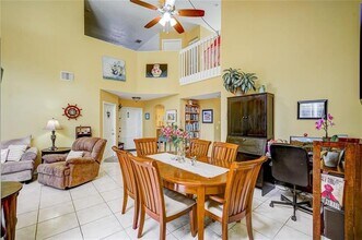 1046 Satinleaf St in Hollywood, FL - Building Photo - Building Photo