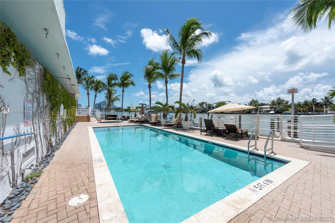 6580 Indian Creek Dr in Miami Beach, FL - Building Photo