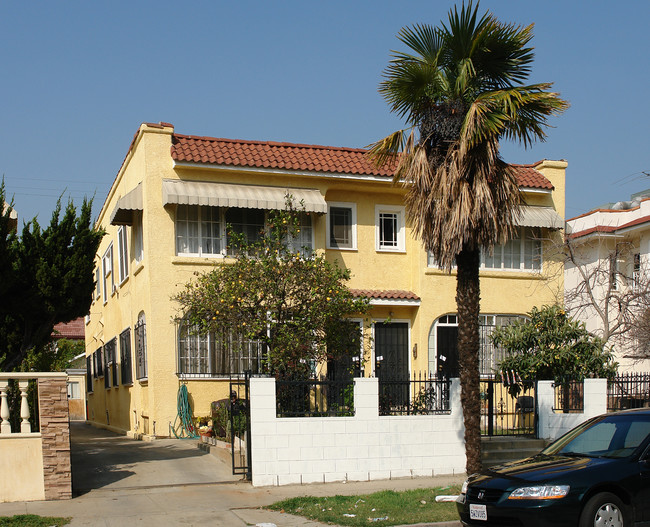 851 N Heliotrope Dr in Los Angeles, CA - Building Photo - Building Photo